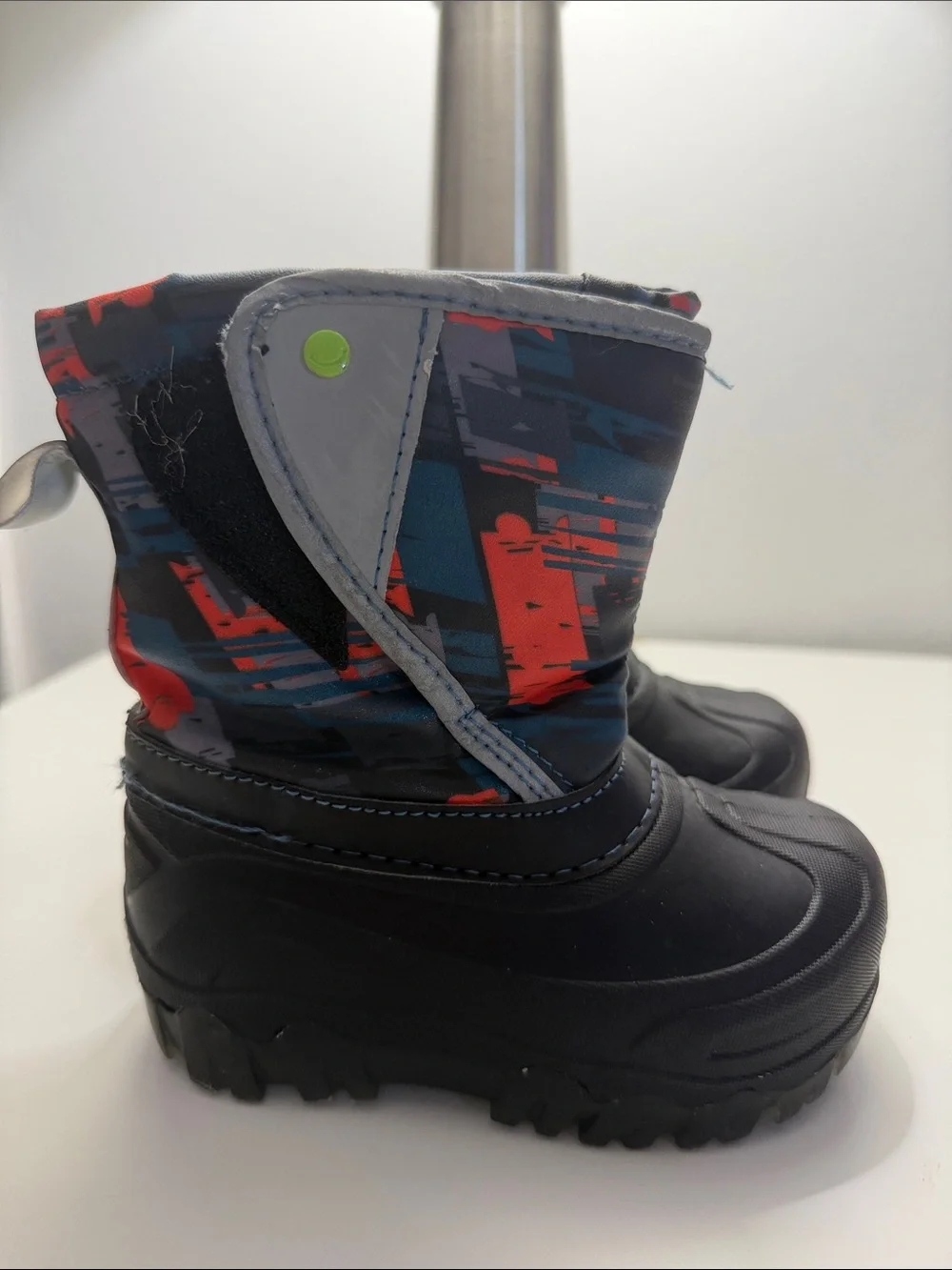 Kids Black and Blue Waterproof Snow Boots with Red Accents SZ 7/8